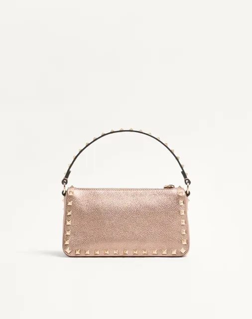 Маленькая сумка через плечо Valentino Garavani Rockstud из ламинированной зернистой телячьей кожи