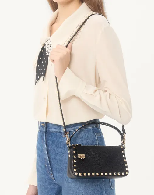 Маленькая сумка через плечо Rockstud из зернистой телячьей кожи