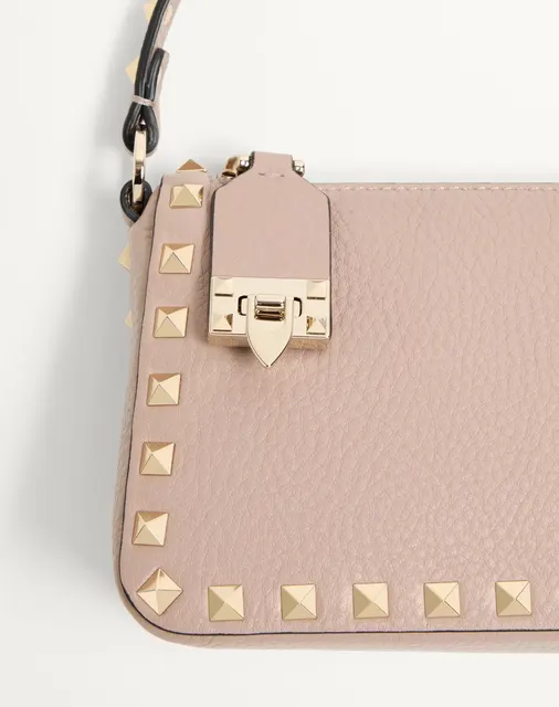 Маленькая сумка через плечо Rockstud из зернистой телячьей кожи