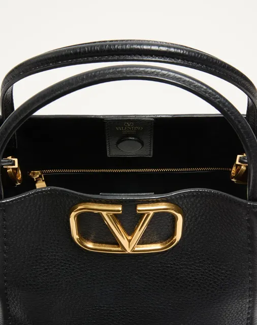 Сумка с ручками среднего размера Valentino Garavani Alltime из зернистой телячьей кожи