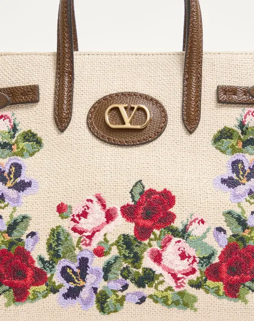 Маленькая сумка-тоут Valentino Garavani Antibes из льна с вышивкой