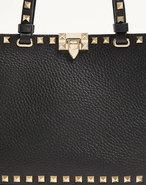 Маленькая сумка-тоут Valentino Garavani Rockstud из зернистой телячьей кожи