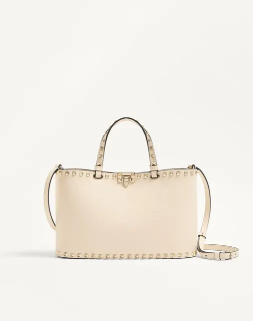 Маленькая сумка-тоут Valentino Garavani Rockstud из зернистой телячьей кожи