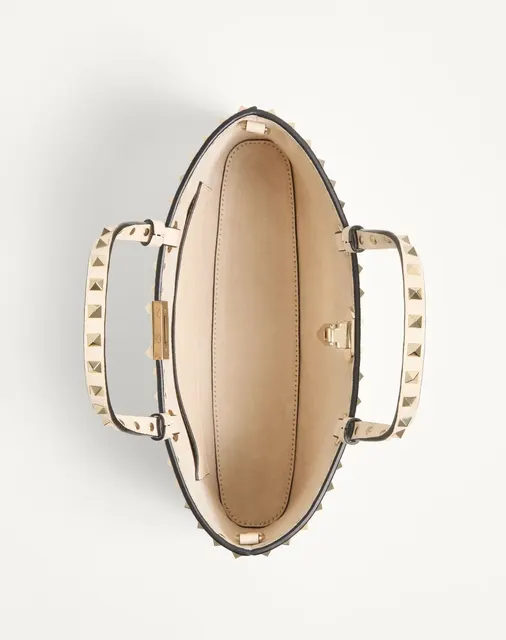 Маленькая сумка-тоут Valentino Garavani Rockstud из зернистой телячьей кожи