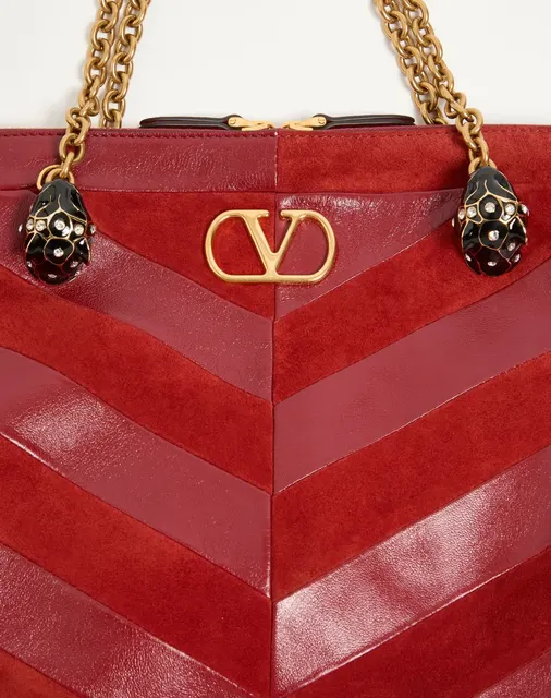Сумка через плечо среднего размера Valentino Garavani Panthea из замши и кожи наппа с шевронным узором