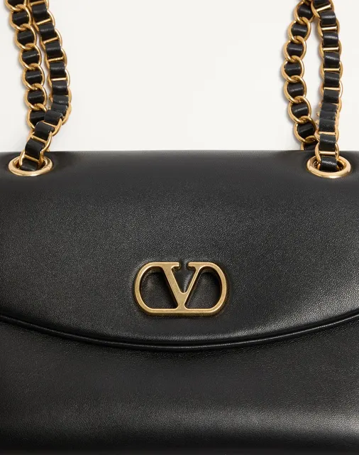 Сумка на цепочке среднего размера Valentino Garavani Djuna из кожи наппа