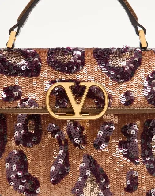 Мини-сумка с ручкой Valentino Garavani VSLING с анималистичной вышивкой
