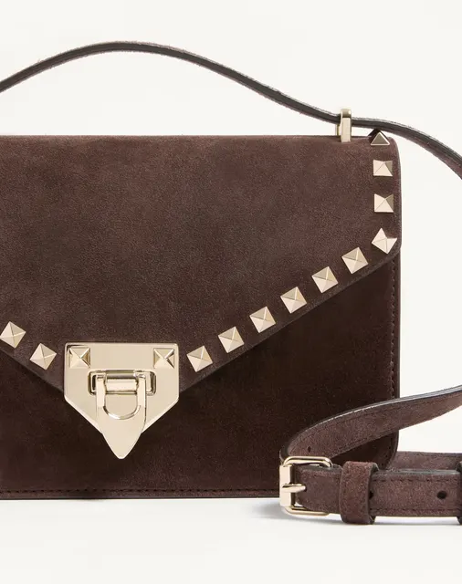 Маленькая сумка через плечо Valentino Garavani Rockstud из замши