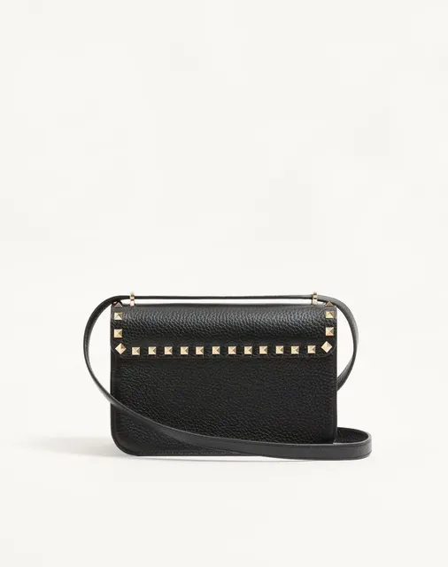 Маленькая сумка через плечо Valentino Garavani Rockstud из зернистой телячьей кожи