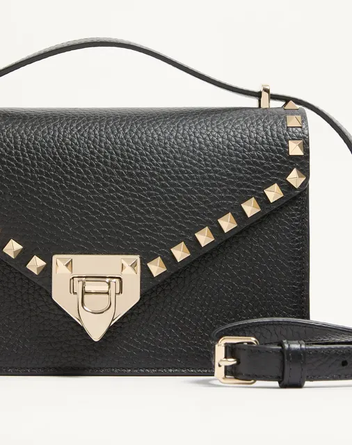 Маленькая сумка через плечо Valentino Garavani Rockstud из зернистой телячьей кожи