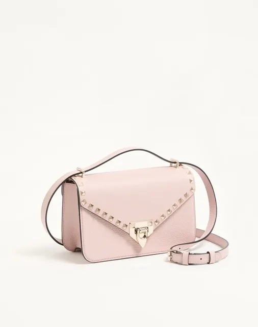 Маленькая сумка через плечо Valentino Garavani Rockstud из зернистой телячьей кожи