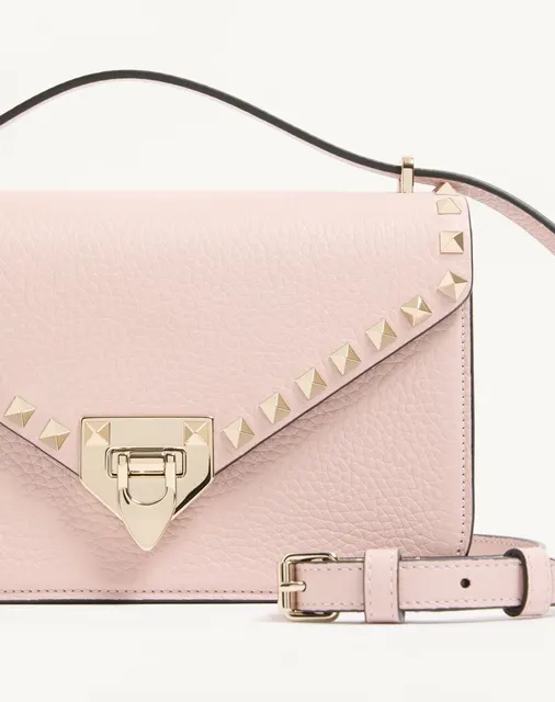 Маленькая сумка через плечо Valentino Garavani Rockstud из зернистой телячьей кожи