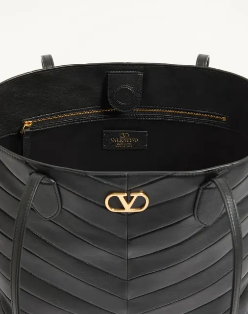 Сумка-тоут среднего размера Valentino Garavani Jean из кожи наппа с шевронным узором