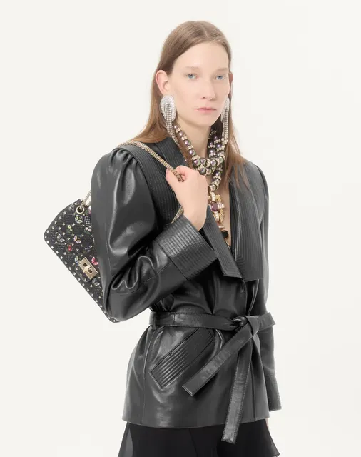 Сумка через плечо среднего размера Valentino Garavani Rockstud Spike из кожи наппа с вышивкой