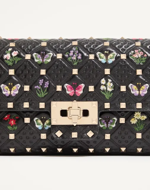 Сумка через плечо среднего размера Valentino Garavani Rockstud Spike из кожи наппа с вышивкой