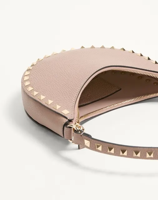 Мини-сумка-хобо Rockstud из зернистой телячьей кожи