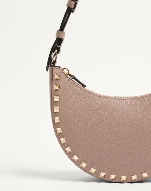 Мини-сумка-хобо Rockstud из зернистой телячьей кожи