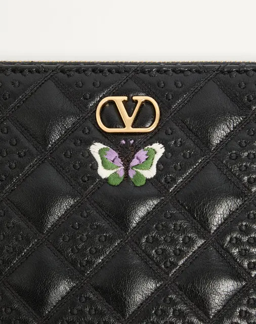 Клатч Flutterby Valentino Garavani из глянцевой кожи наппа с вышивкой в виде бабочки