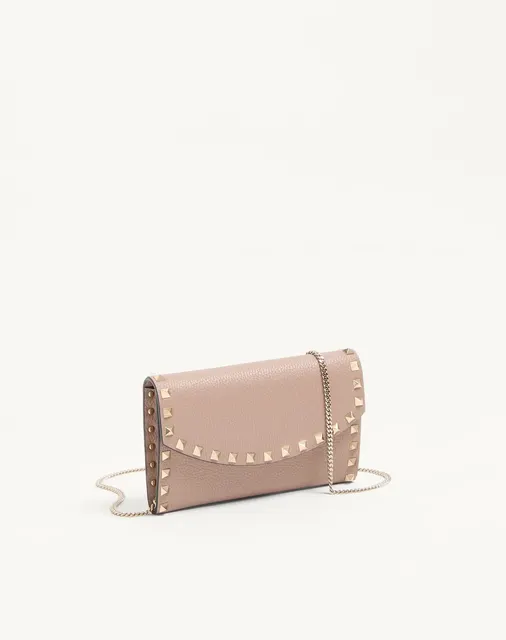 Кошелёк на цепочке Rockstud из зернистой телячьей кожи