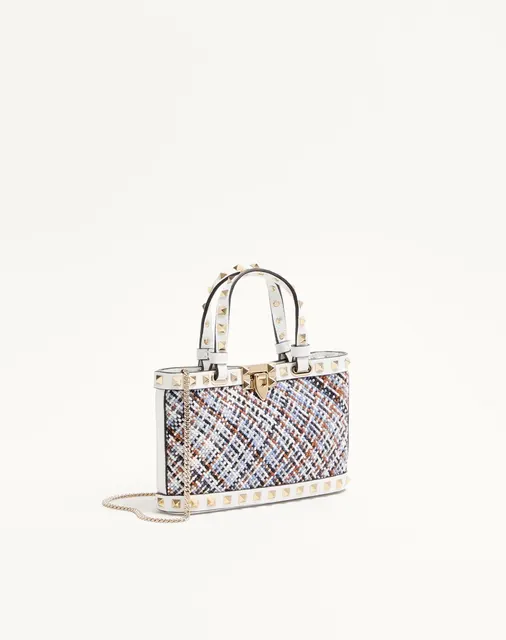 Мини-сумка-тоут Valentino Garavani Rockstud из плетёного текстиля