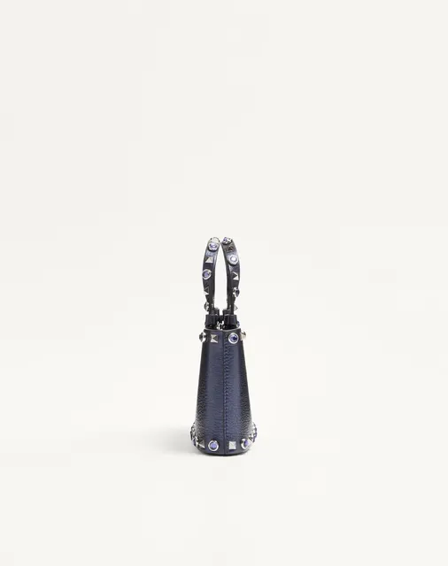 Мини-сумка-тоут Valentino Garavani Rockstud из ламинированной телячьей кожи