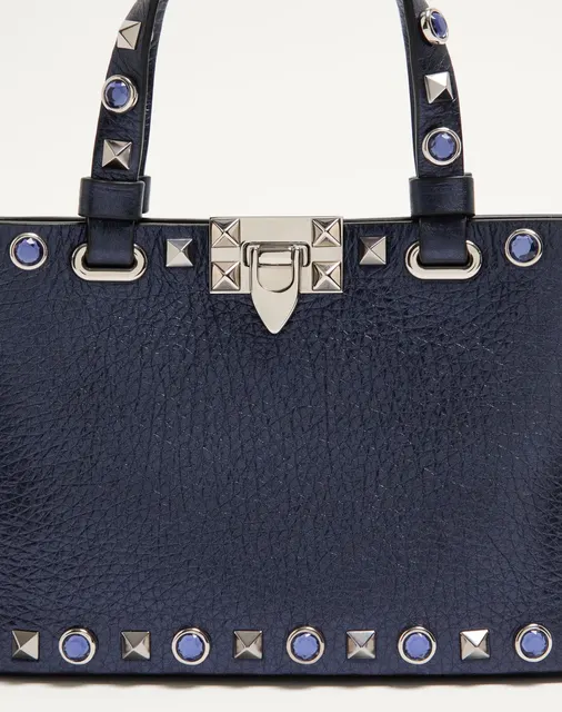 Мини-сумка-тоут Valentino Garavani Rockstud из ламинированной телячьей кожи