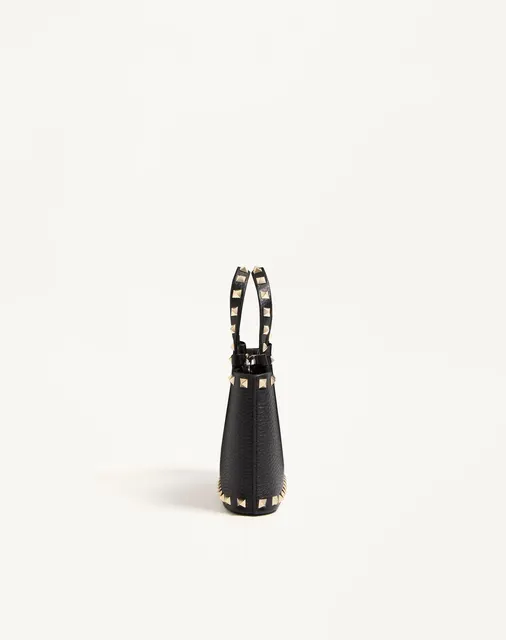 Мини-сумка-тоут Rockstud из зернистой телячьей кожи