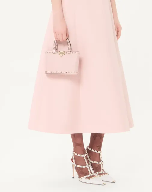 Мини-сумка-тоут Rockstud из зернистой телячьей кожи