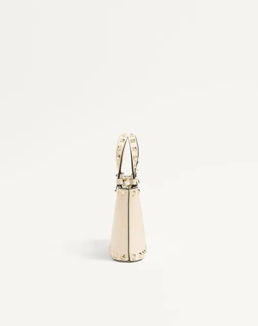 Мини-сумка-тоут Rockstud из зернистой телячьей кожи