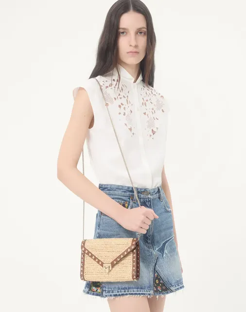 Мини-сумка через плечо Rockstud из рафии