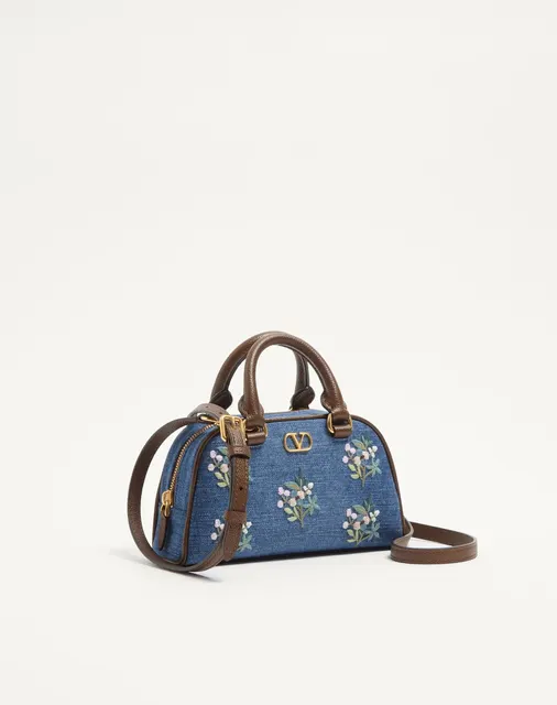 Мини-сумка-боулинг Valentino Garavani VLogo Signature из денима с цветочной вышивкой