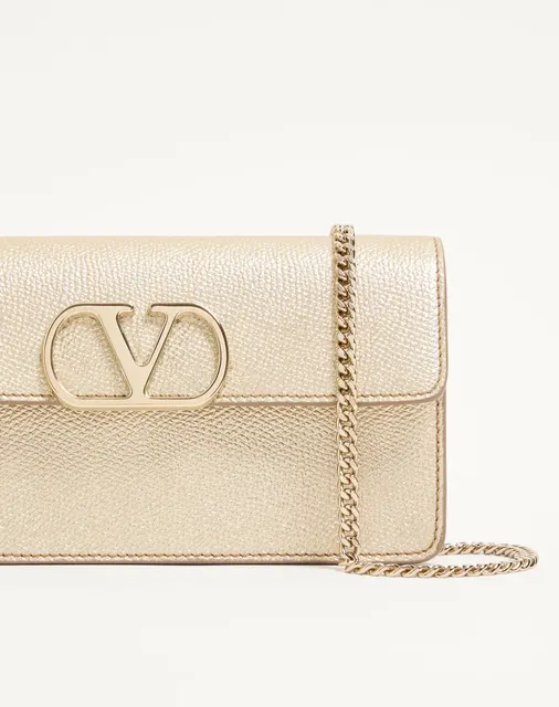 Кошелёк на цепочке VLogo Signature из ламинированной зернистой телячьей кожи