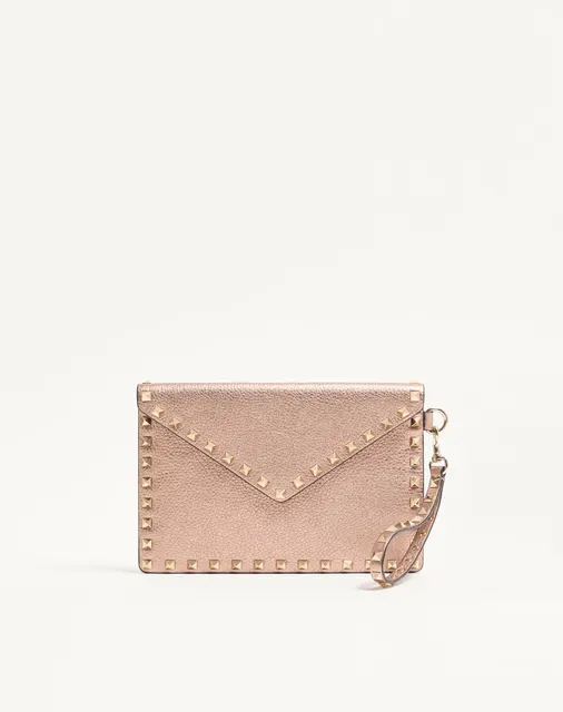 Клатч Rockstud из ламинированной зернистой телячьей кожи