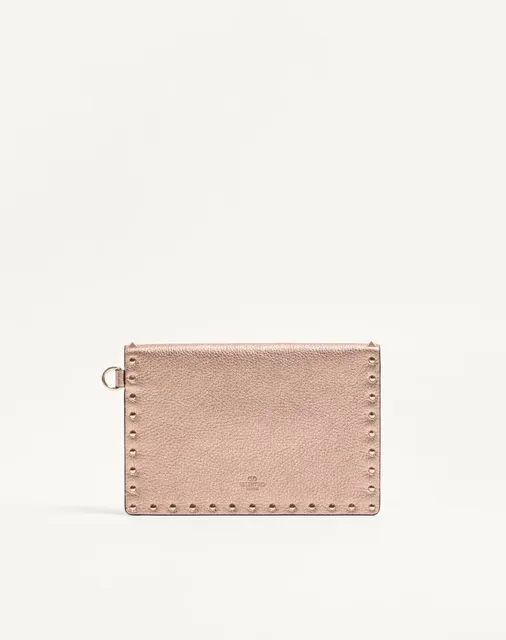 Клатч Rockstud из ламинированной зернистой телячьей кожи